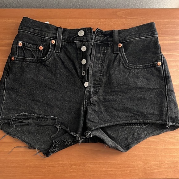 Black Levi’s 501 Shorts - Picture 2 of 3